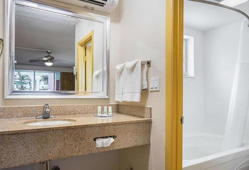 ビジネスルーム, Quality Inn And Suites Montreal East