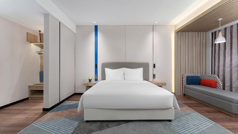Номер Клуб, Sheraton Laval