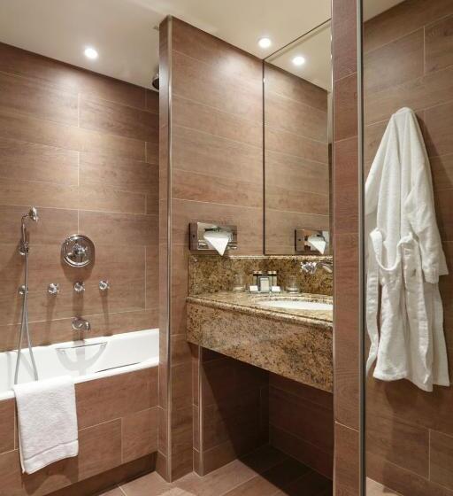 اتاق لوکس, Au Manoir Saint Germain