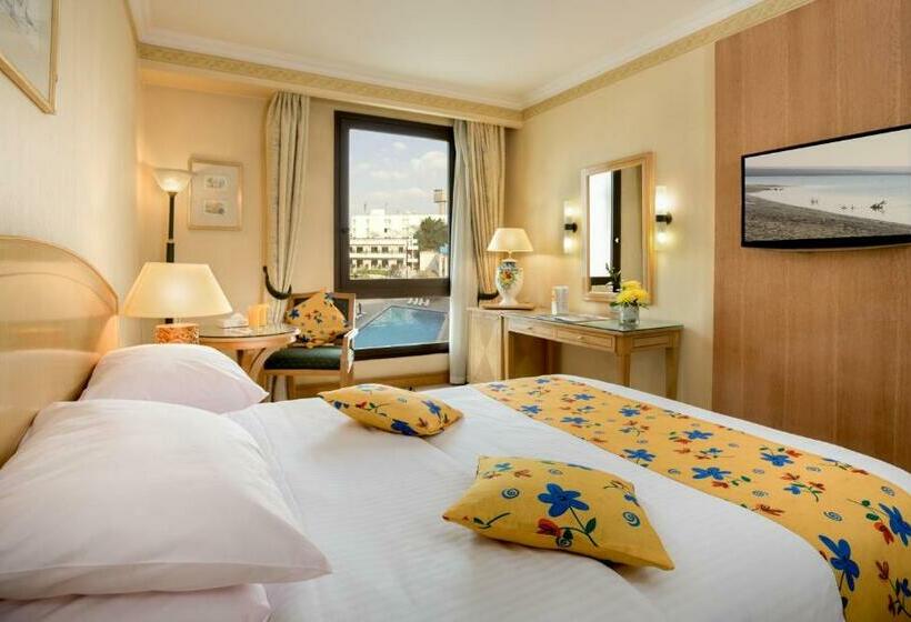 اتاق استاندارد با چشم‌انداز استخر, Le Passage Cairo Hotel & Casino