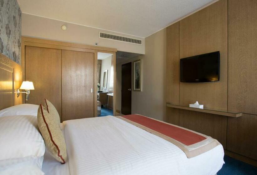 اتاق خانوادگی با چشم‌انداز باغ, Le Passage Cairo Hotel & Casino
