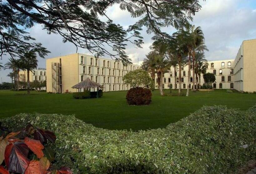 اتاق استاندارد با چشم‌انداز باغ, Le Passage Cairo Hotel & Casino