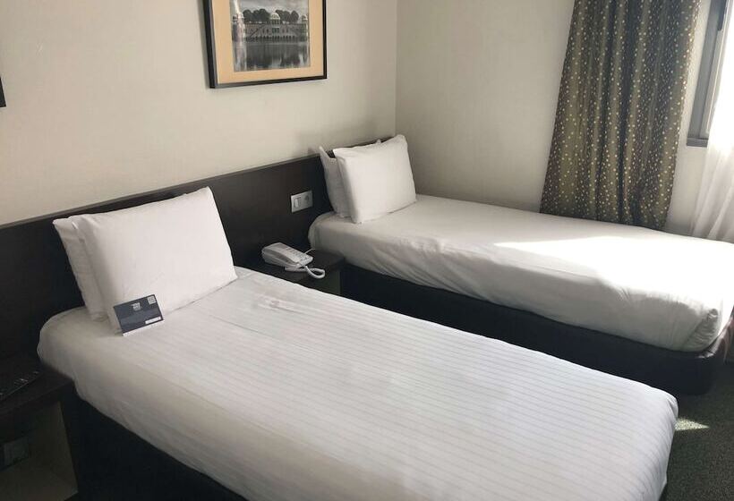 Номер Стандарт, Kyriad Hôtel Orly Aéroport   Athis Mons