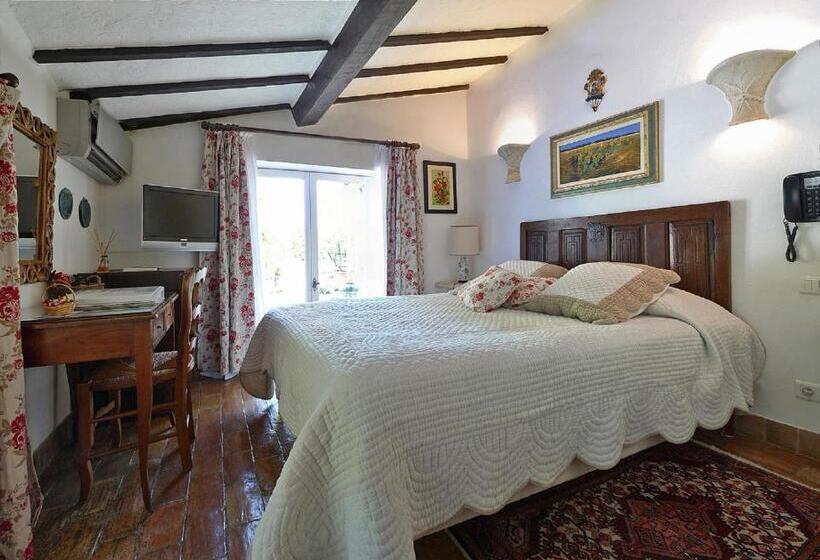 기본룸, Le Hameau