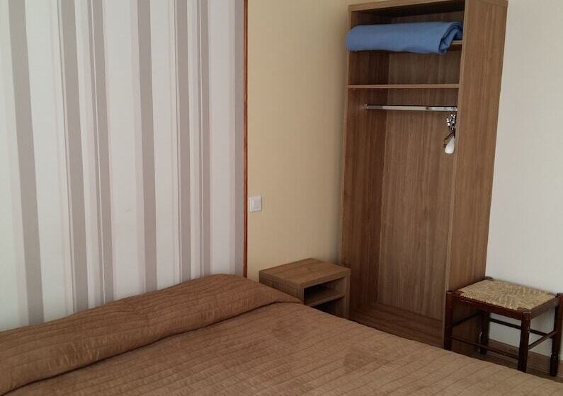 اتاق استاندارد یک نفره, Hôtel Roi René