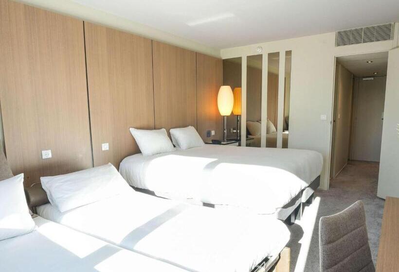 Семейный Номер, Pullman Bordeaux Lac