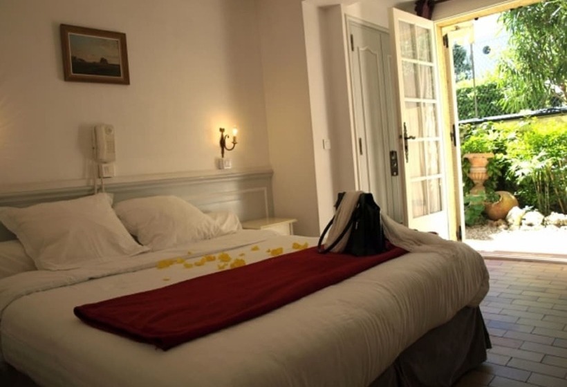 Quarto Triplo Superior, Ruc Hôtel Cannes