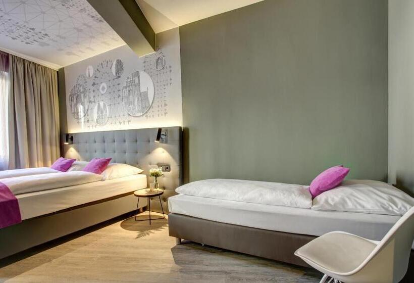 Номер Стандарт Трехместный, Boutique 003 Köln Am Dom, Trademark Collection By Wyndham