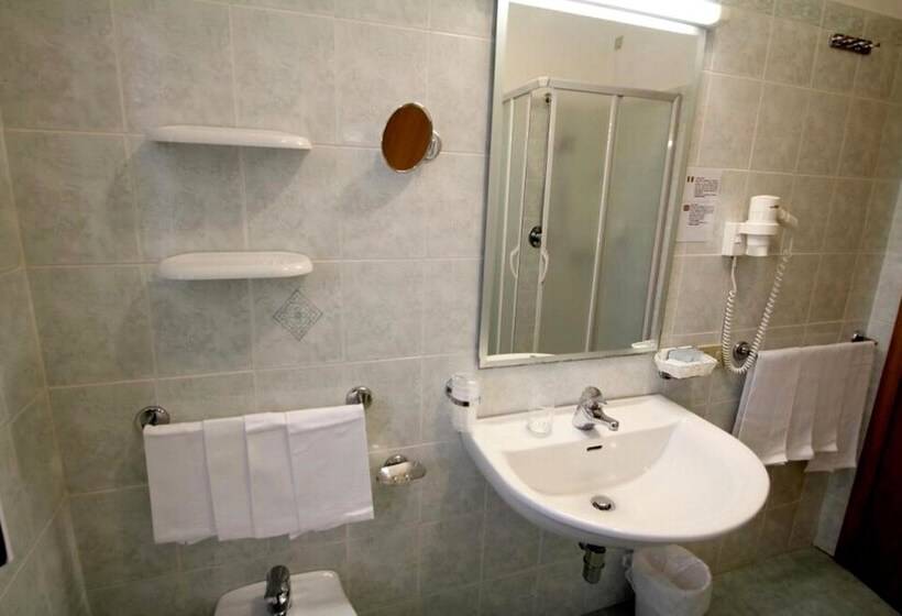 اتاق استاندارد سه نفره, Grande Albergo