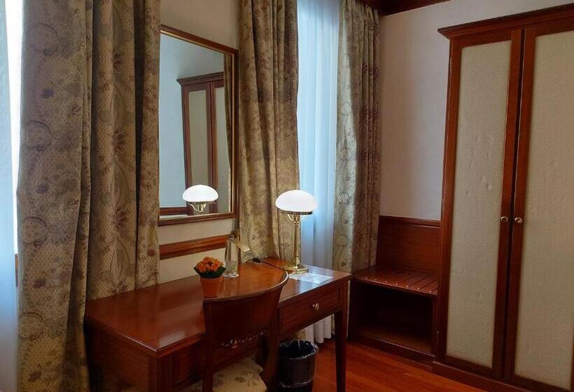 Quarto superior, Phi Hotel Dei Medaglioni