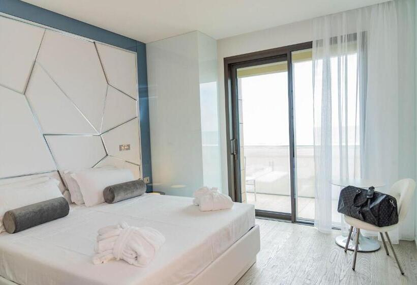 디럭스 룸 측면 바다 전망, The Promenade Luxury Wellness