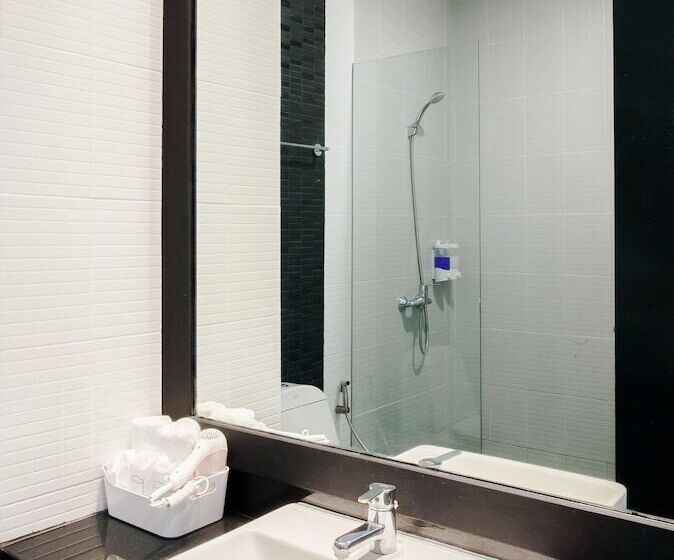 اتاق سه نفره دلوکس با چشم‌انداز استخر, Chaweng Villawee Hotel   Sha Plus