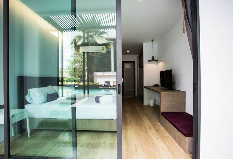 اتاق سه نفره دلوکس با چشم‌انداز استخر, Chaweng Villawee Hotel   Sha Plus