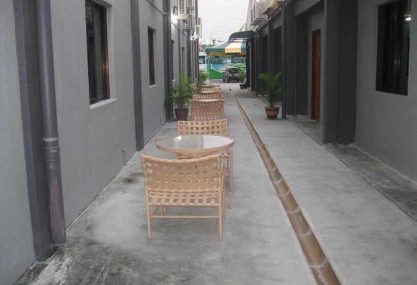 اتاق استاندارد سه نفره, Baron Waterfront