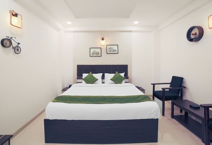 Camera Deluxe, Treebo Chalets, Nagpur Airport