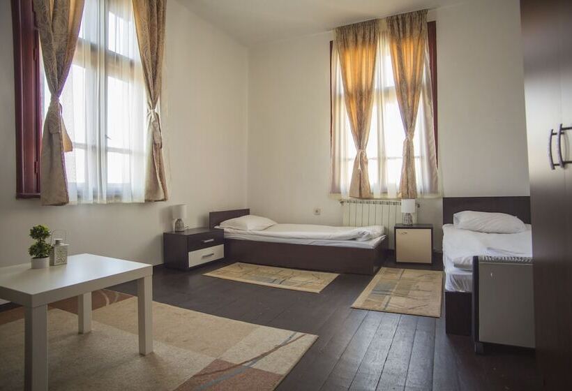 Habitación Triple Clásica, Italian House Simeon