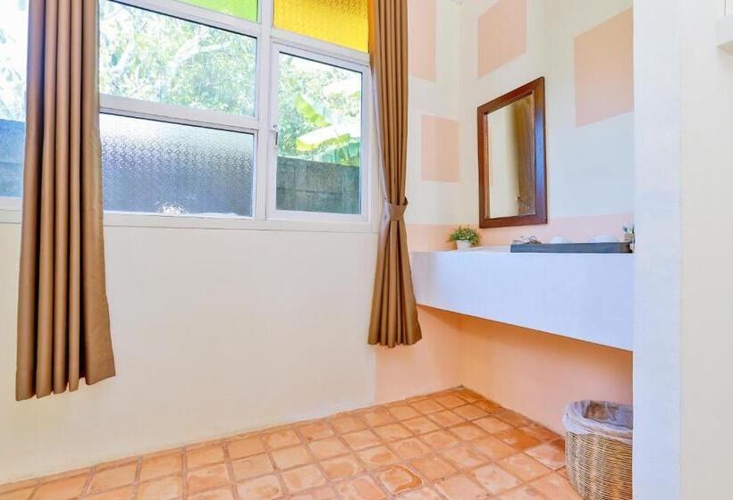 اتاق استاندارد با چشم‌انداز استخر, Aonang Privacy Resort