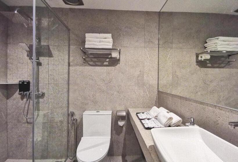 Family Suite, Frame