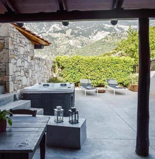 디럭스 스위트, Monastery Estate Guesthouse