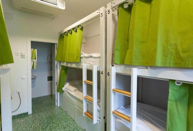 Кровать в Общей Комнате, El Albergue De Sigüenza