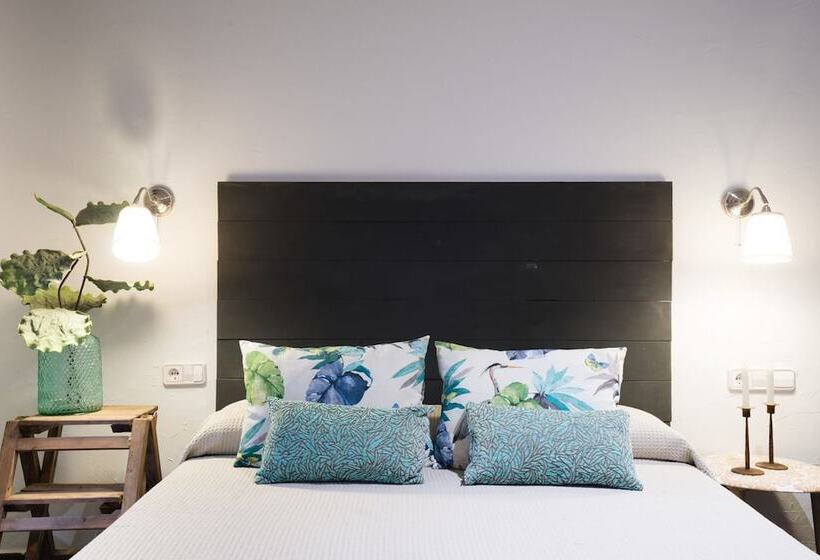Perhehuone, Hostal Sa Malica