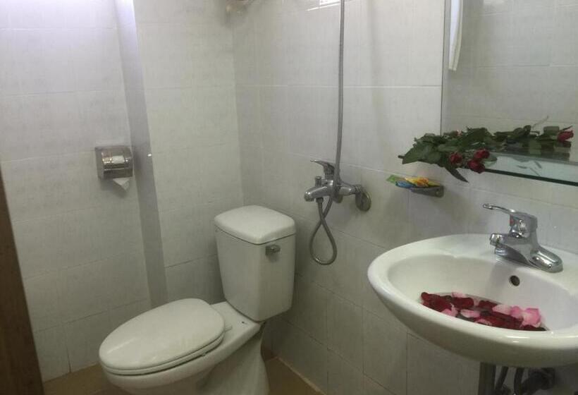 اتاق استاندارد سه نفره, Thu Guest House