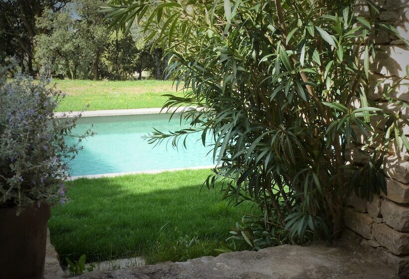 اتاق راحتی با چشم‌انداز استخر, Les Terrasses   Gordes