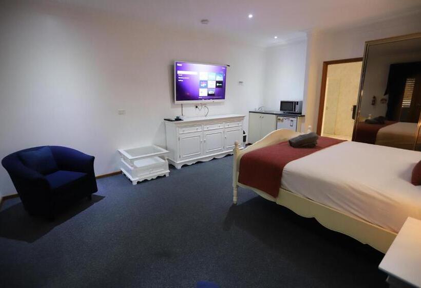 سوئیت با تخت بزرگ, Sleepy Hill Motor Inn