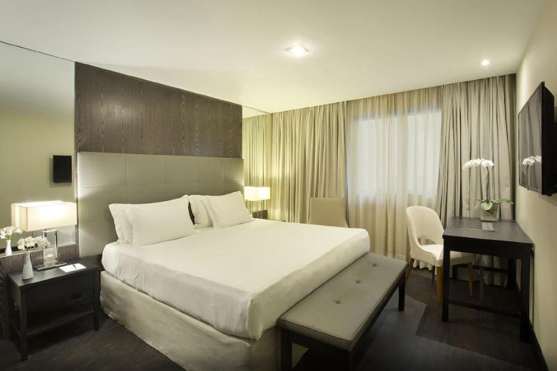 سوئیت با تخت بزرگ, Sleepy Hill Motor Inn
