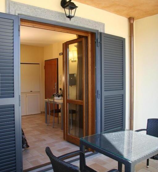דירת חדר, Borgo Castel Savelli