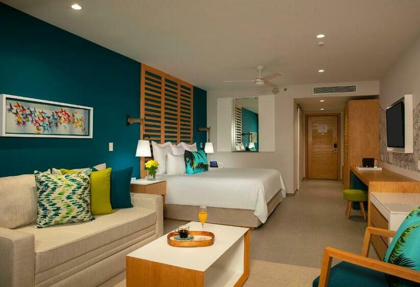 Club Junior Suite, Dreams Natura Resort & Spa  All Inclusive