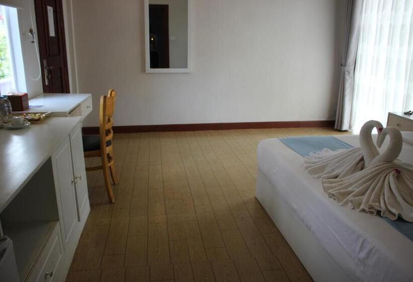高级大房间, Scarlet Sails Resort