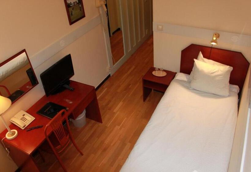 Egyágyas Economy Szoba, First Hotel Statt