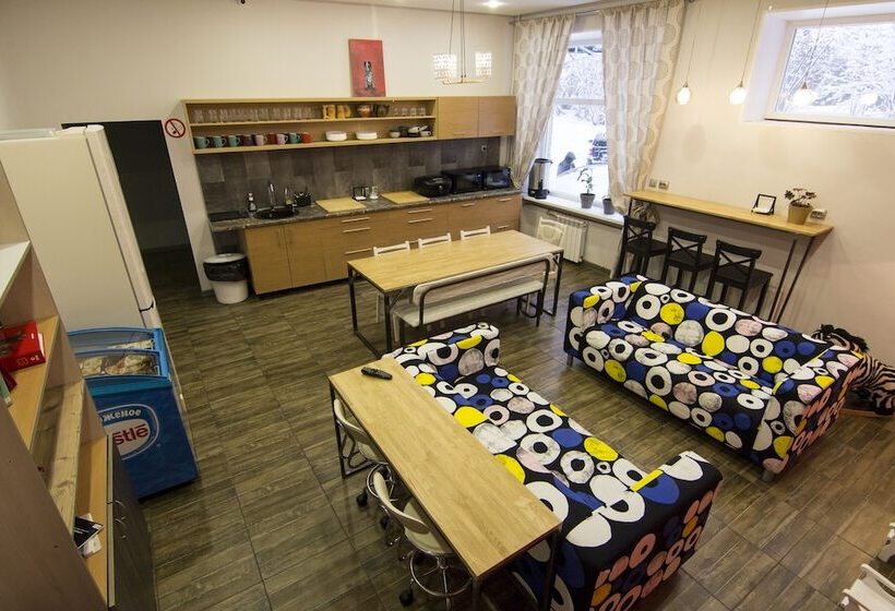 تختخواب در اتاق مشترک, Yagelhostel