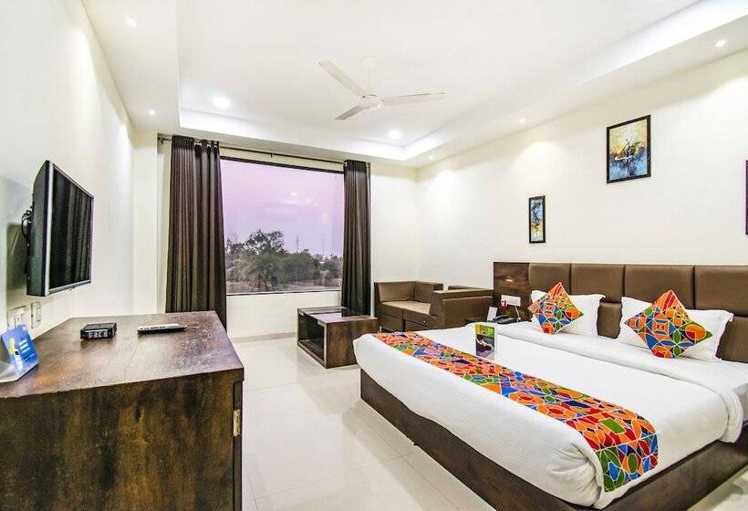 اتاق لوکس, Fabhotel Amrit Greens