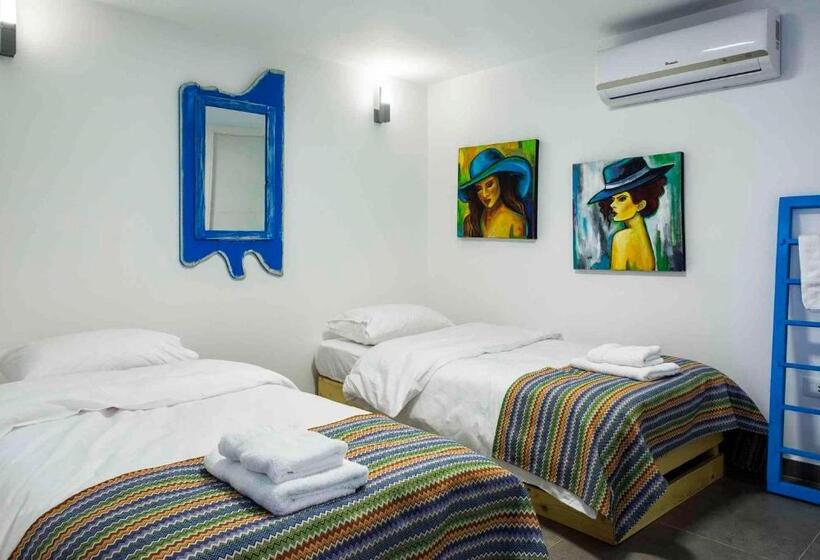 استودیوی استاندارد, Old Town Guest Houses