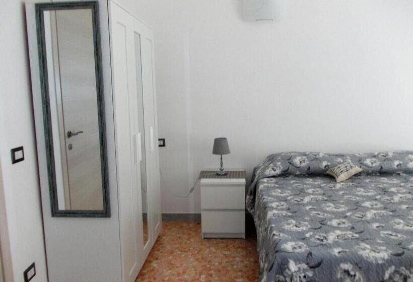 اتاق استاندارد سه نفره, Ostiense District B&b