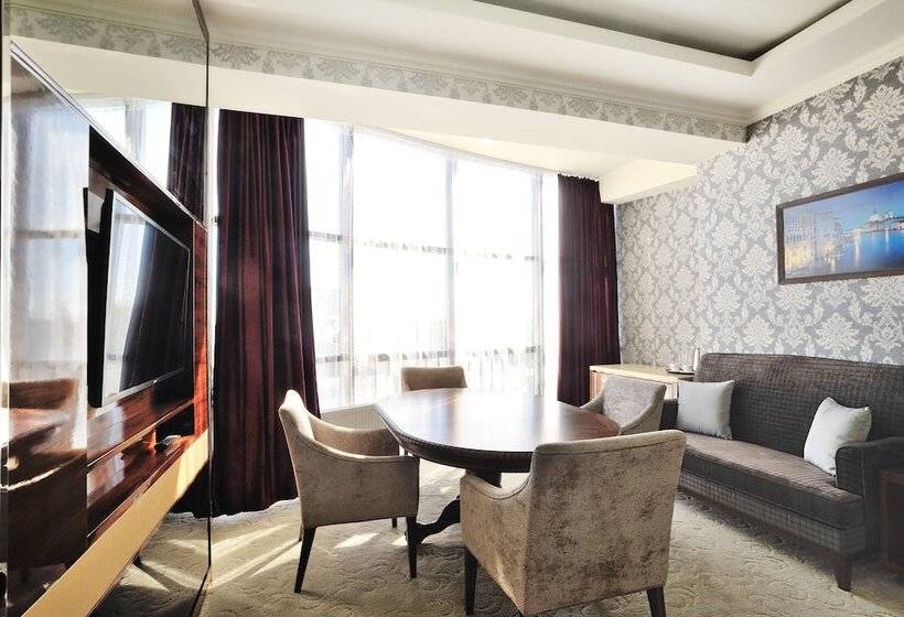 سوییت, Royal Hotel Riz
