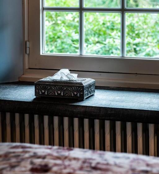 스탠다드 스튜디오, Rose House B&b