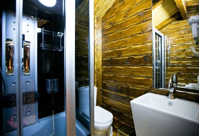 Семейный Номер, Cherepanovs' Guest House