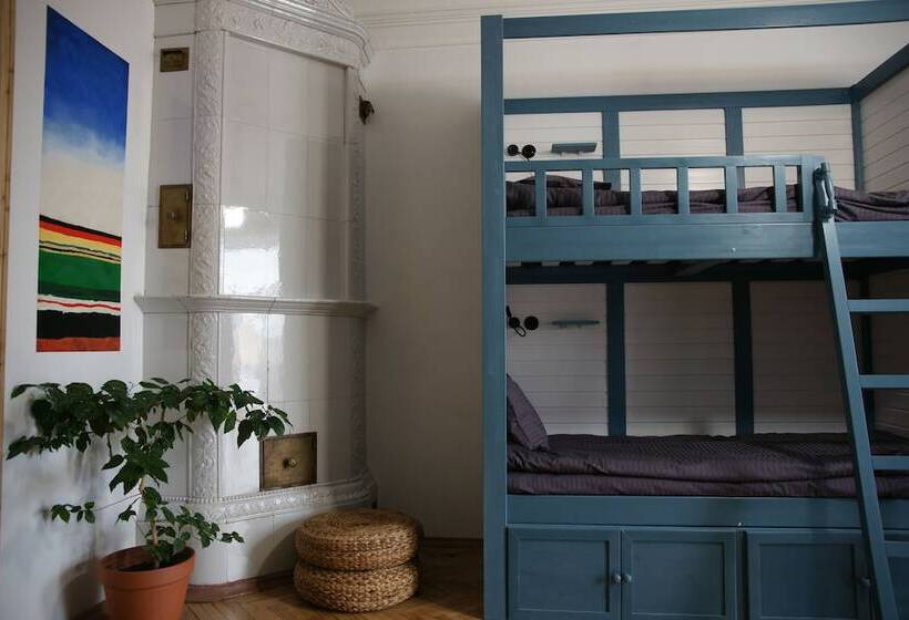 Cama em Quarto Compartilhado, Malevich Hostel
