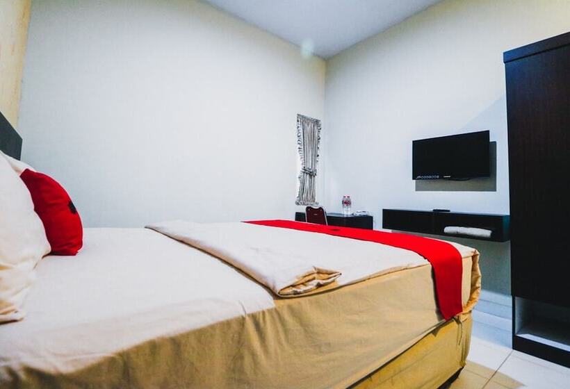 Номер Стандарт, Reddoorz Plus Near Mall Panakukang 2