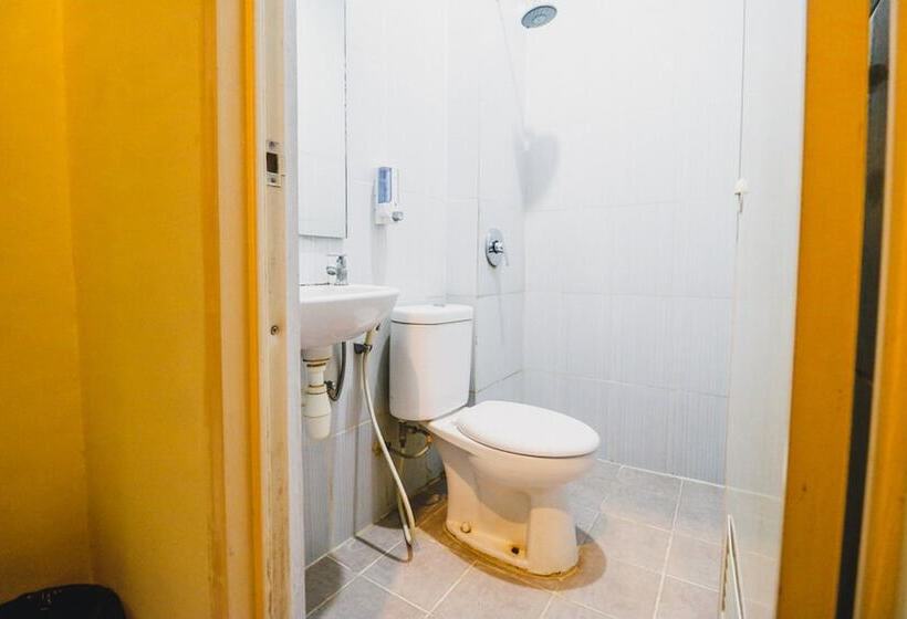 Номер Deluxe, Reddoorz Plus Near Mall Panakukang 2