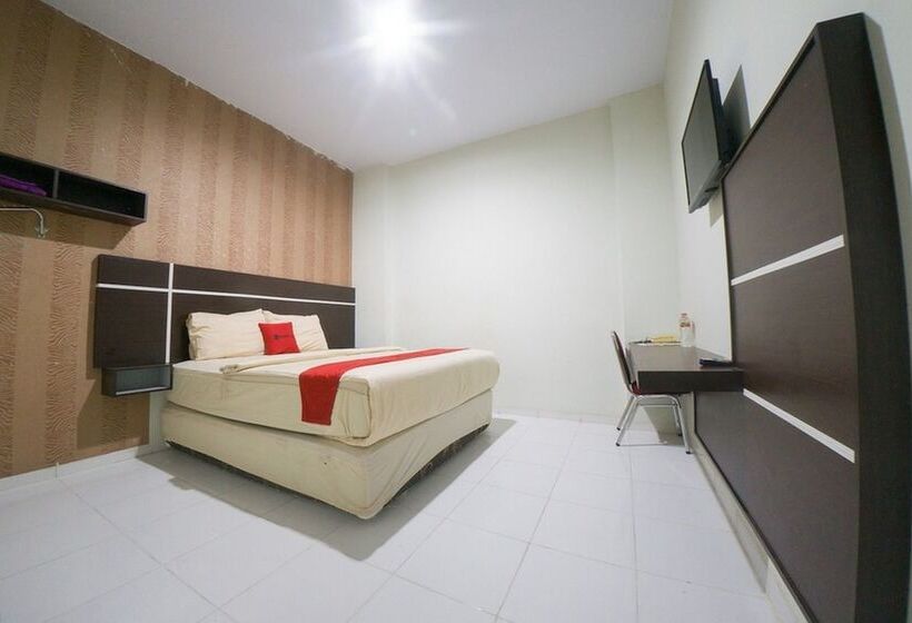 Номер Deluxe, Reddoorz Plus Near Mall Panakukang 2