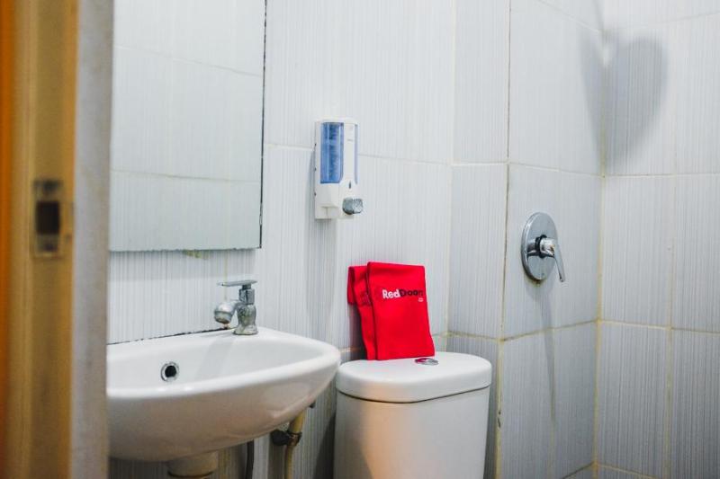 Номер Стандарт, Reddoorz Plus Near Mall Panakukang 2