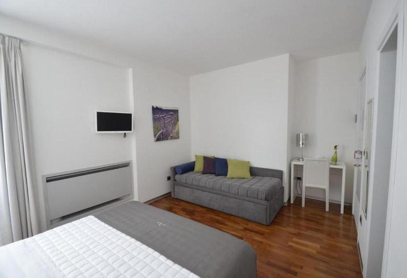 اتاق لوکس چهار تخته, B&b White Con Parcheggio Privato