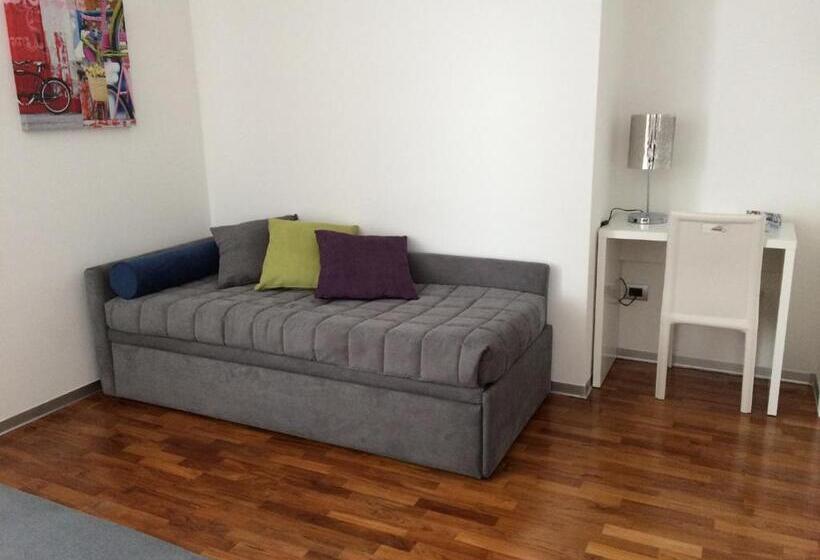 اتاق لوکس چهار تخته, B&b White Con Parcheggio Privato