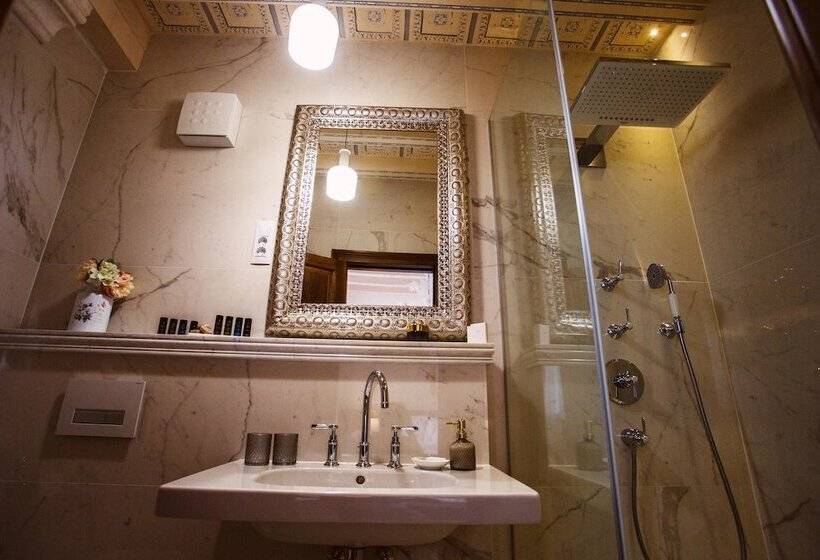 اتاق خانوادگی, Heritage Hotel Cardo