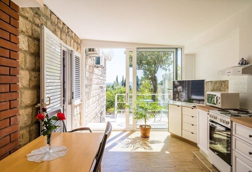 Апартаменты 2 Спальни Вид на Море, Guest House Villa Nina