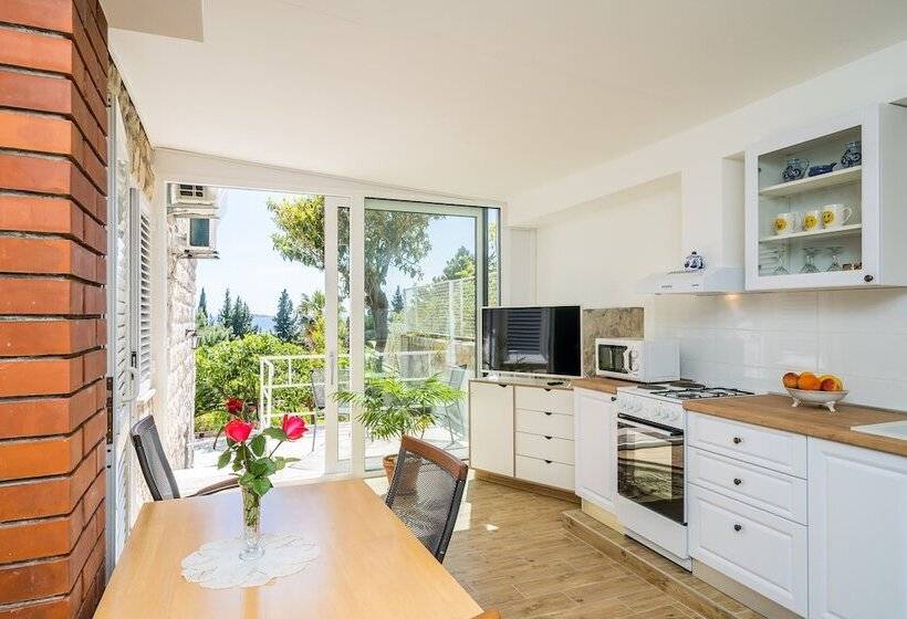 Апартаменты 2 Спальни Вид на Море, Guest House Villa Nina